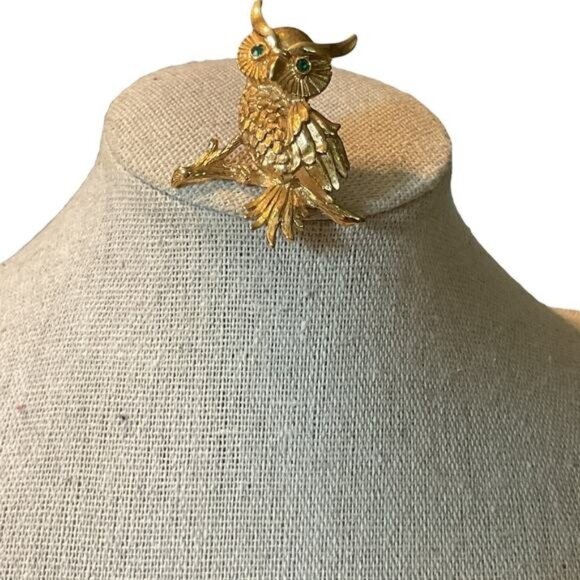 Vintage Monet Gold-Tone Owl Brooch Pin With Rhinestone Eyes & Textured Feathers - Picture 1 of 3